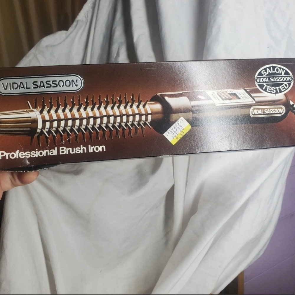 Vintage Vidal Sassoon PRO Brush Curling Iron VS111/ NEW BOX WITH PRICE AND DATE